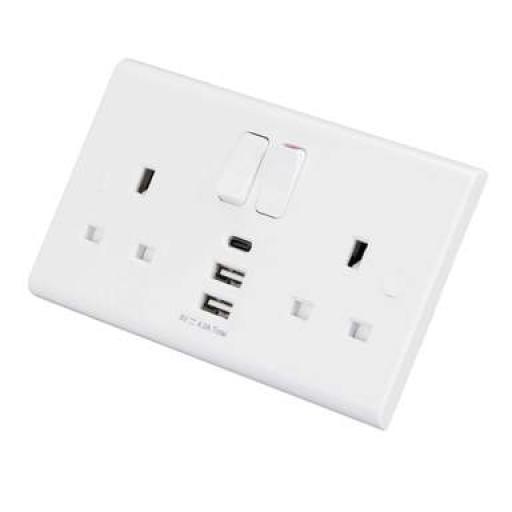 13A 2G SP Switched Socket with 3 x USB Ports (2 x A, 1 x C)